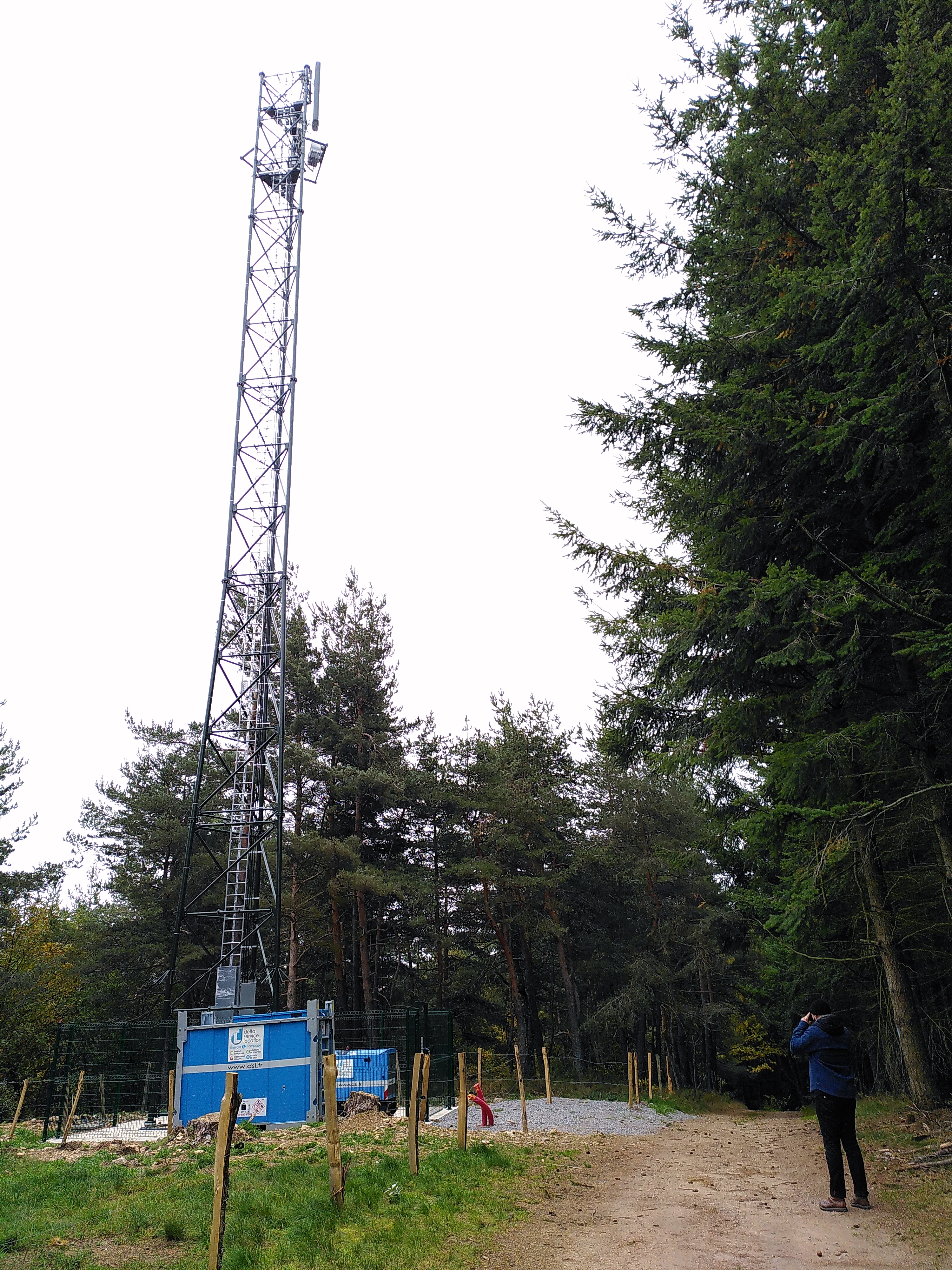 Cell tower